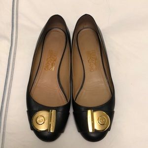 Salvatore Ferragamo size 8.5 flats
